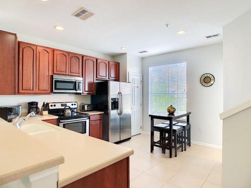 Vista Cay 35TH Luxury New Renovated 3 bedroom 3 and a half bath Townhouse - image 5