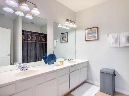 Vista Cay 35TH Luxury New Renovated 3 bedroom 3 and a half bath Townhouse - image 7
