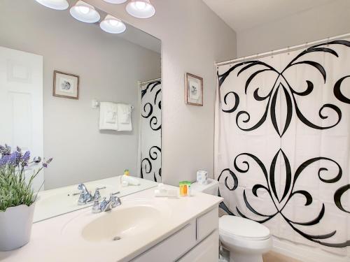 Vista Cay 35TH Luxury New Renovated 3 bedroom 3 and a half bath Townhouse - image 9