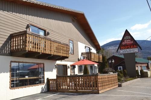 Chalet Continental Motel - Accommodation - Valemount