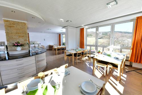 อาหารและเครื่องดื่ม, St. Bonifatius in เอลเคอริงเฮาเซิน