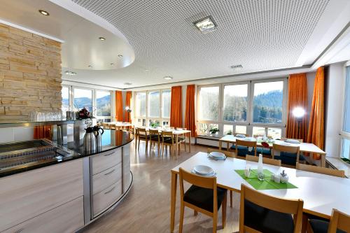 อาหารและเครื่องดื่ม, St. Bonifatius in เอลเคอริงเฮาเซิน