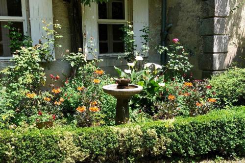 Independent cottage with swimming pool and tennis