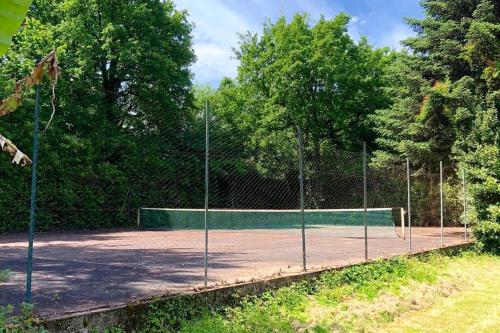 Independent cottage with swimming pool and tennis