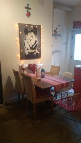 Homey, warm & welcoming room., Londyn (zdjęcie 5)