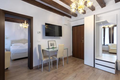 Rialto Suite 707 – Venice, GA
