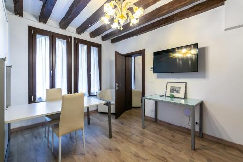 Rialto Suite 707 4