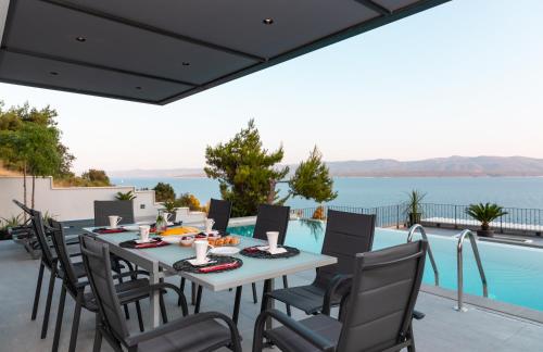 Villa Kruna with breathtaking view in Murvica