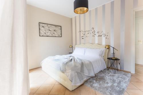 One-Bedroom Apartment with Balcony - Via Vittorio Emanuele 72 image 10