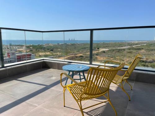 Balkons/terase, #דירת יוקרה על הים Bluewave Beach Apartment# in Hadera