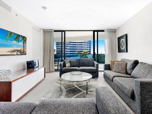 Oracle Broadbeach Amazing Value 2 Bed 1 Bath