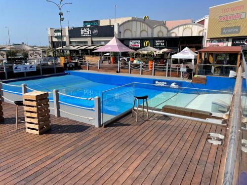Veikali, #דירת יוקרה על הים Bluewave Beach Apartment# in Hadera