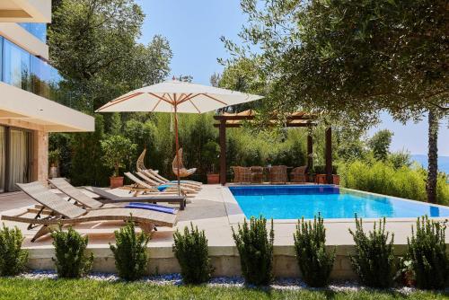 Przice Gardens Apartment with Pool 2