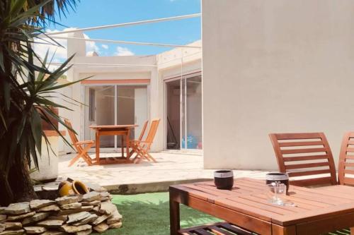 Villa bord de mer 6 couchages, jardin, clim, garage cottage La Grande Motte