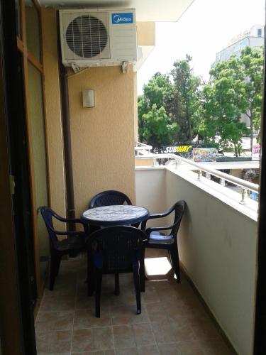 One-Bedroom Apartment with Street View (2 Adults + 2 Children) - Annex image 2
