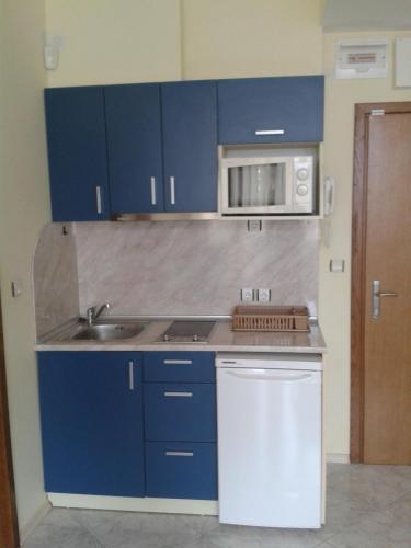 One-Bedroom Apartment with Street View (2 Adults + 2 Children) - Annex image 8