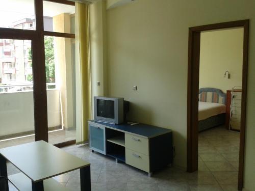 One-Bedroom Apartment with Street View (2 Adults + 2 Children) - Annex image 9