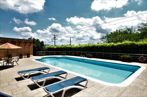 Swimming pool, Amazilia Hotel Campestre, Naturaleza, Tranquilidad y ubicacion estrategica en Cerritos in Cerritos