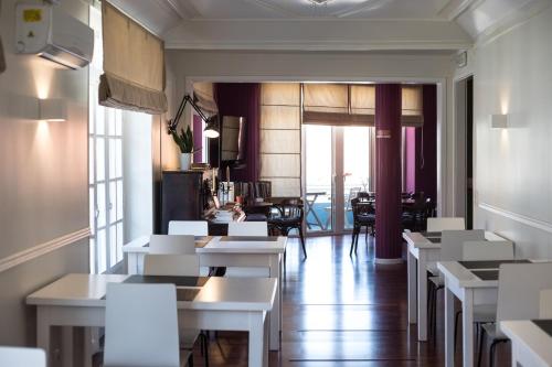 ห้องส่วนกลางสำหรับนั่งเล่น/ดูทีวี, Hotel Leiria Classic in เลเรีย