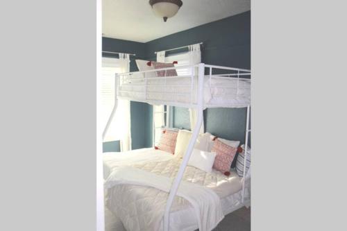 Stunning 2 Bdr w/ Rooftop Deck! Hillcrest/North P