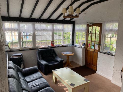 Burleigh House - image 11