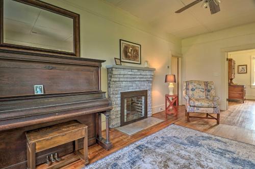 Cozy Home with Views Less Than 1 Mi to Lake Junaluska! in Waynesville, USA