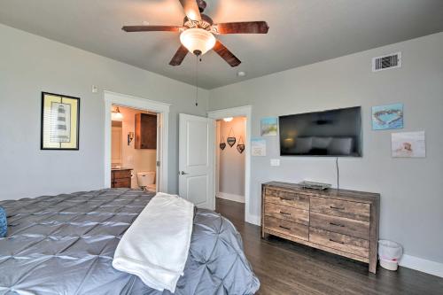 Galveston Condo with Resort-Style Amenities! - image 7