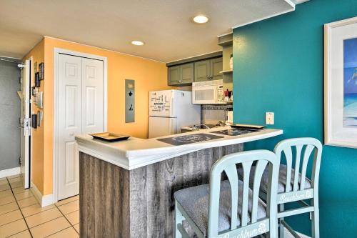 Colorful Ocean-View Studio Steps from Beach! - image 4