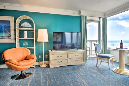 Colorful Ocean-View Studio Steps from Beach! - image 9