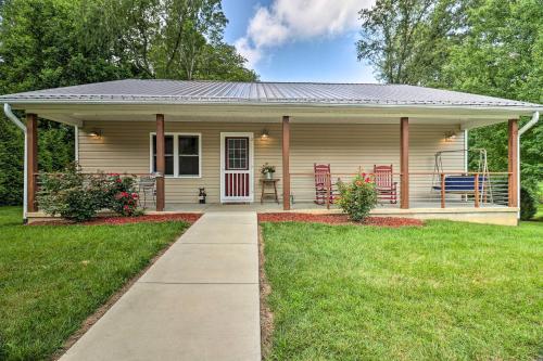 Updated Cottage at Lake Junaluska Golf Course! in Waynesville, USA