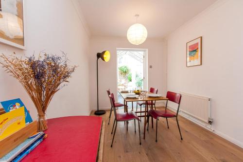 Mid-Century Modern House with Garden, in Margate Old Town