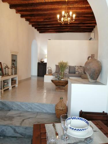 Spacious Paros, Lefkes house with awesome view