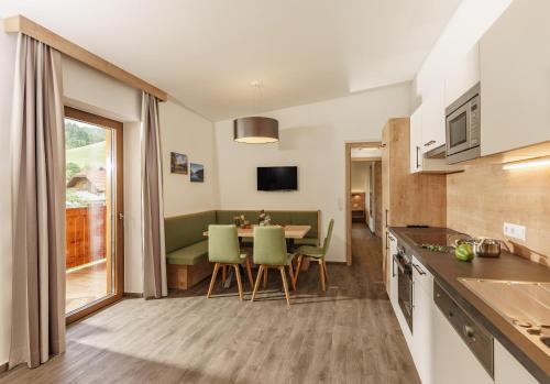 2 bedrooms, 4 beds