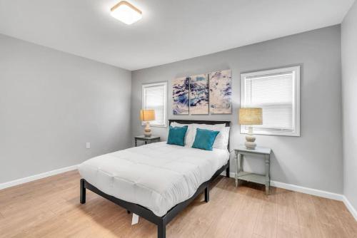 Dave and Busters, Outlets, Convention Center across street w Parking - Sleeps 15 in Atlantic City, USA