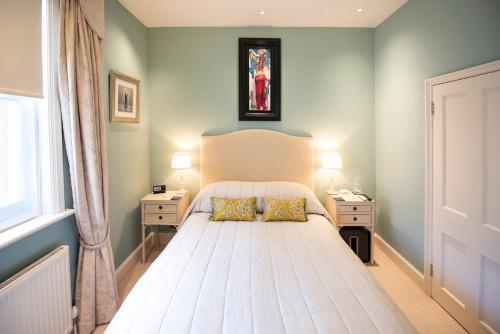 Arkle - Five Star Town Centre Apartment, Cheltenham