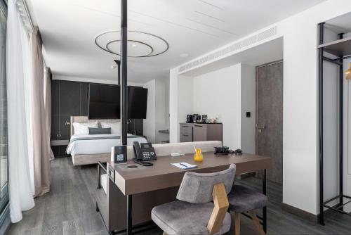 room detail thumbnail 1