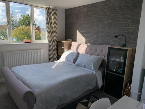 NEW DOUBLE ENSUITE ROOM NEAR GOLF CLUB AND BUSINESS PARK