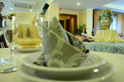 餐廳, 塞維利亞酒店 (Hotel Siviglia) in 菲烏吉