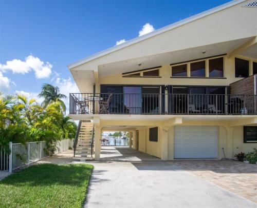 Rose All Day 2bed 2bath with dockage Cabana Club and Inch Beach access - main image