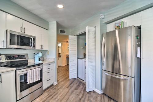 Luxury Condo with Patio Less Than 2 Mi to St Pete Beach - image 9