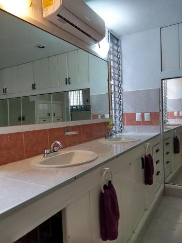 NUBE PARQUE Apt at the Hotel Zone entrance, includes 2 bikes