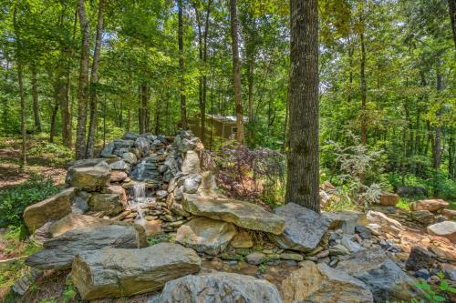 The Georgia Peach Cabin 8 Mi to Dwntn Helen in Clarkesville, USA