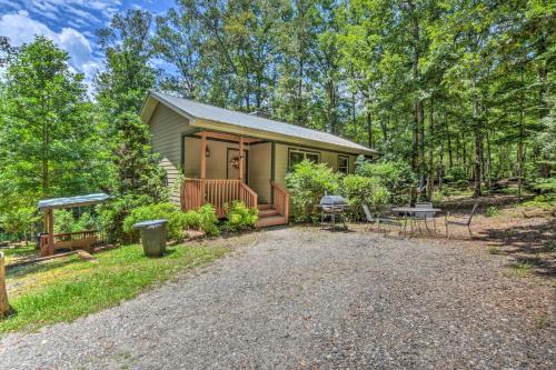 The Georgia Peach Cabin 8 Mi to Dwntn Helen in Clarkesville, USA