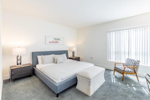 Heaven on Hollywood Furnished Apartments - image 3