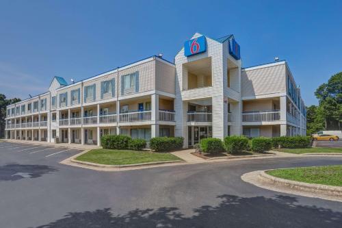 Motel 6-Raleigh, NC - North