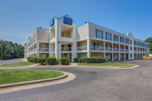 Motel 6-Raleigh, NC - North