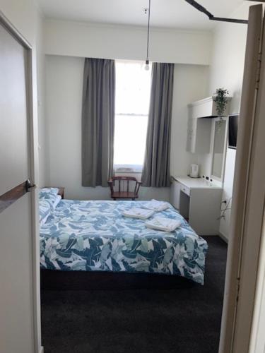 Guestroom, Grand Hotel - Whangarei near Okara Park