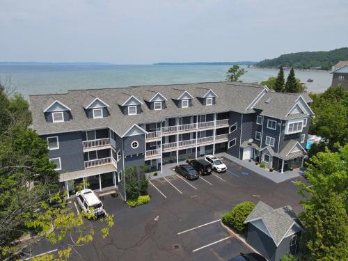 200 North Shore Inn - image 12