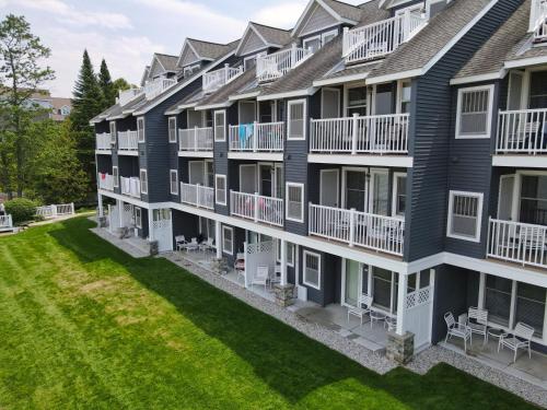 301 North Shore Inn - main image