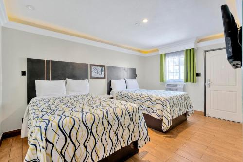 Mid City Inn - image 12